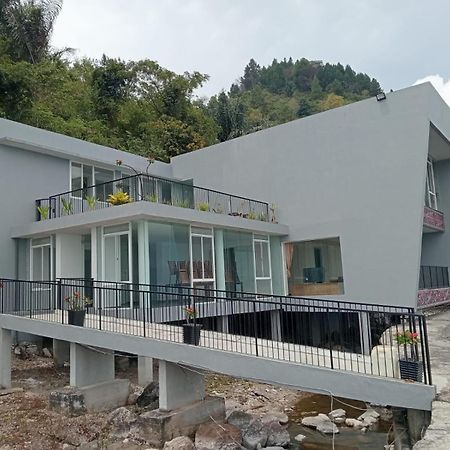 Tiara Bunga Hotel & Villa Balige Extérieur photo