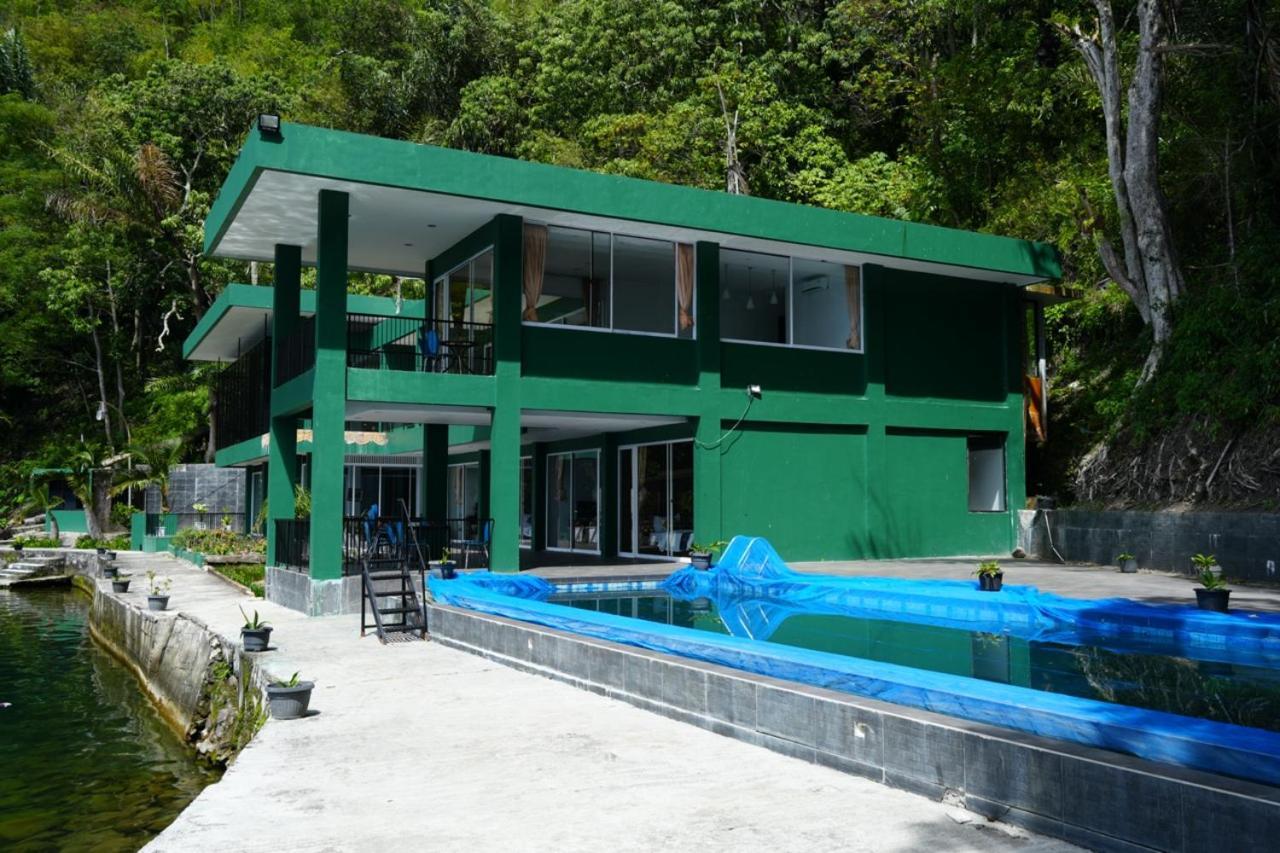 Tiara Bunga Hotel & Villa Balige Extérieur photo