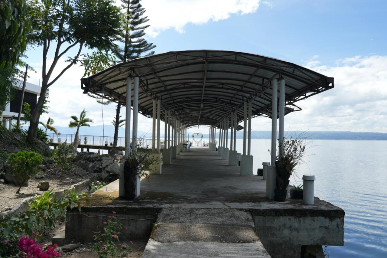 Tiara Bunga Hotel & Villa Balige Extérieur photo