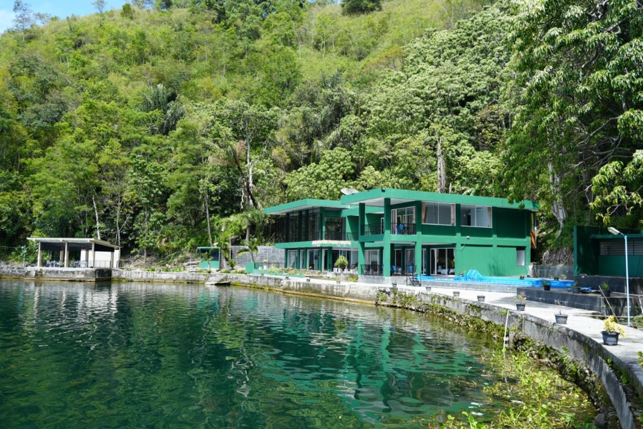 Tiara Bunga Hotel & Villa Balige Extérieur photo
