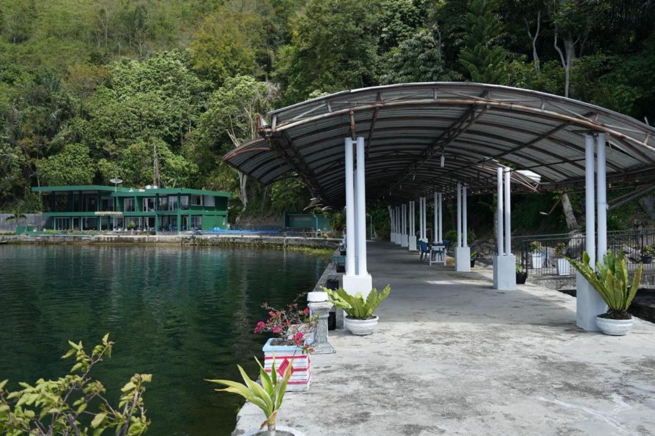 Tiara Bunga Hotel & Villa Balige Extérieur photo