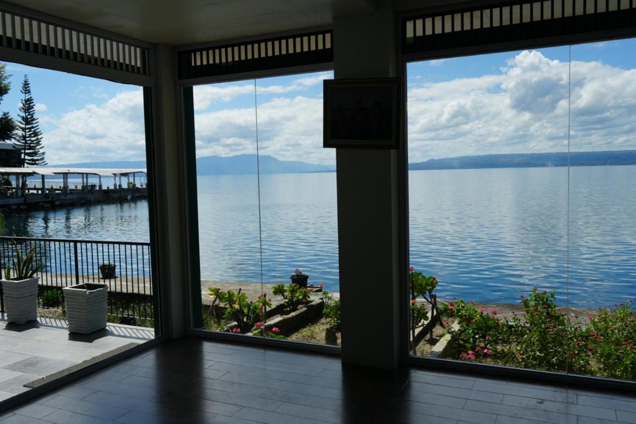 Tiara Bunga Hotel & Villa Balige Extérieur photo