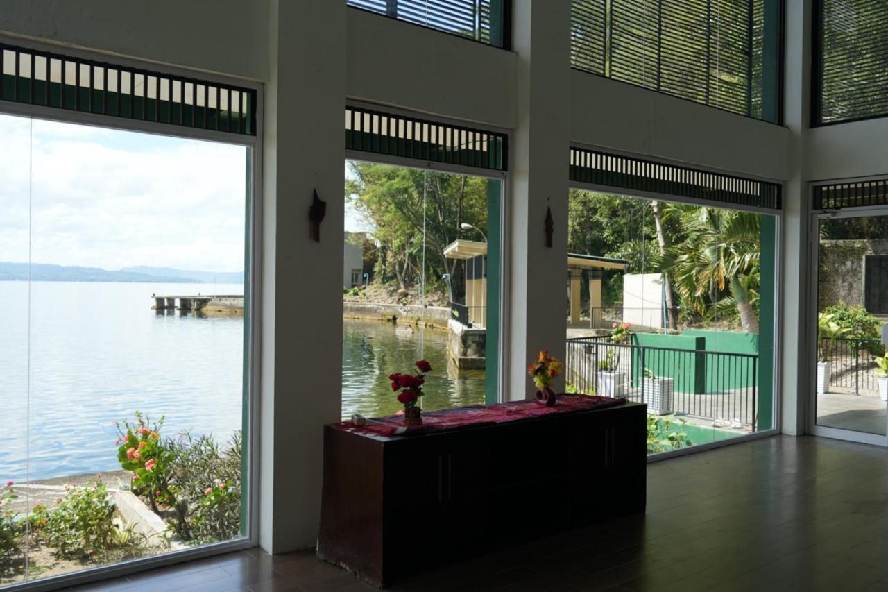 Tiara Bunga Hotel & Villa Balige Extérieur photo