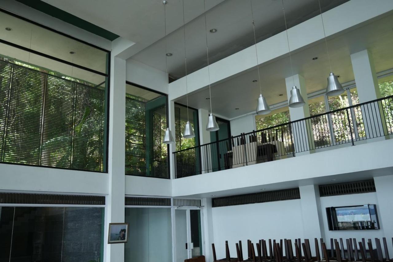 Tiara Bunga Hotel & Villa Balige Extérieur photo