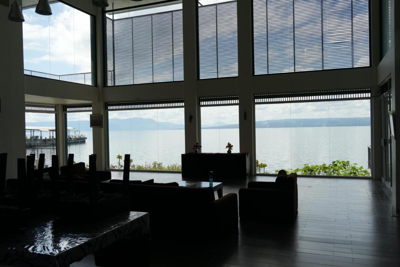 Tiara Bunga Hotel & Villa Balige Extérieur photo