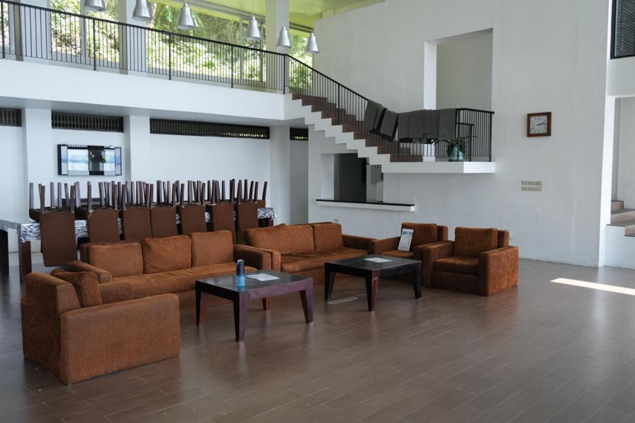 Tiara Bunga Hotel & Villa Balige Extérieur photo