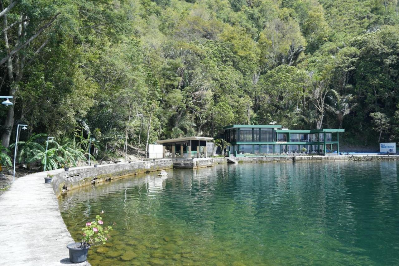 Tiara Bunga Hotel & Villa Balige Extérieur photo