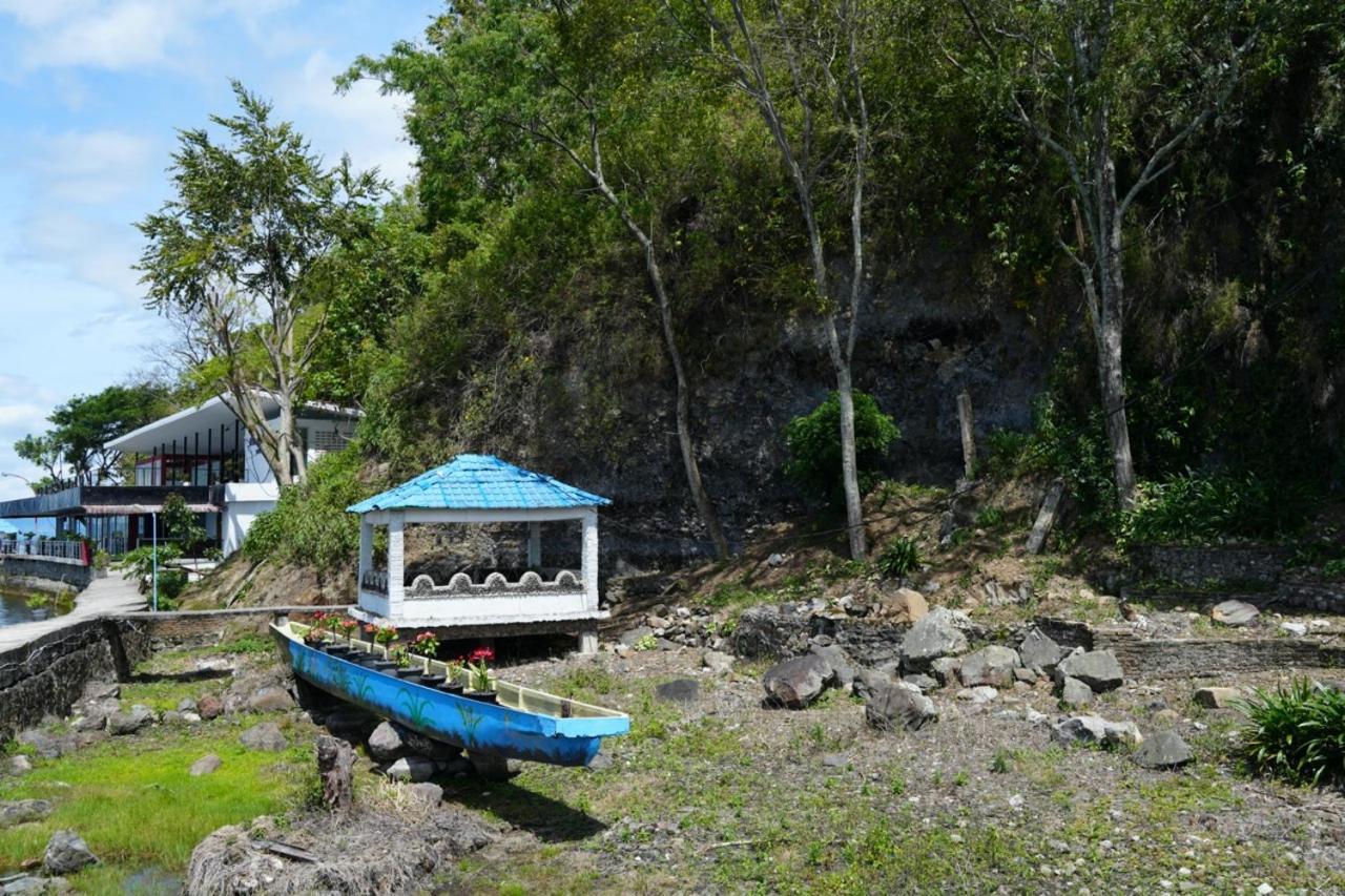 Tiara Bunga Hotel & Villa Balige Extérieur photo