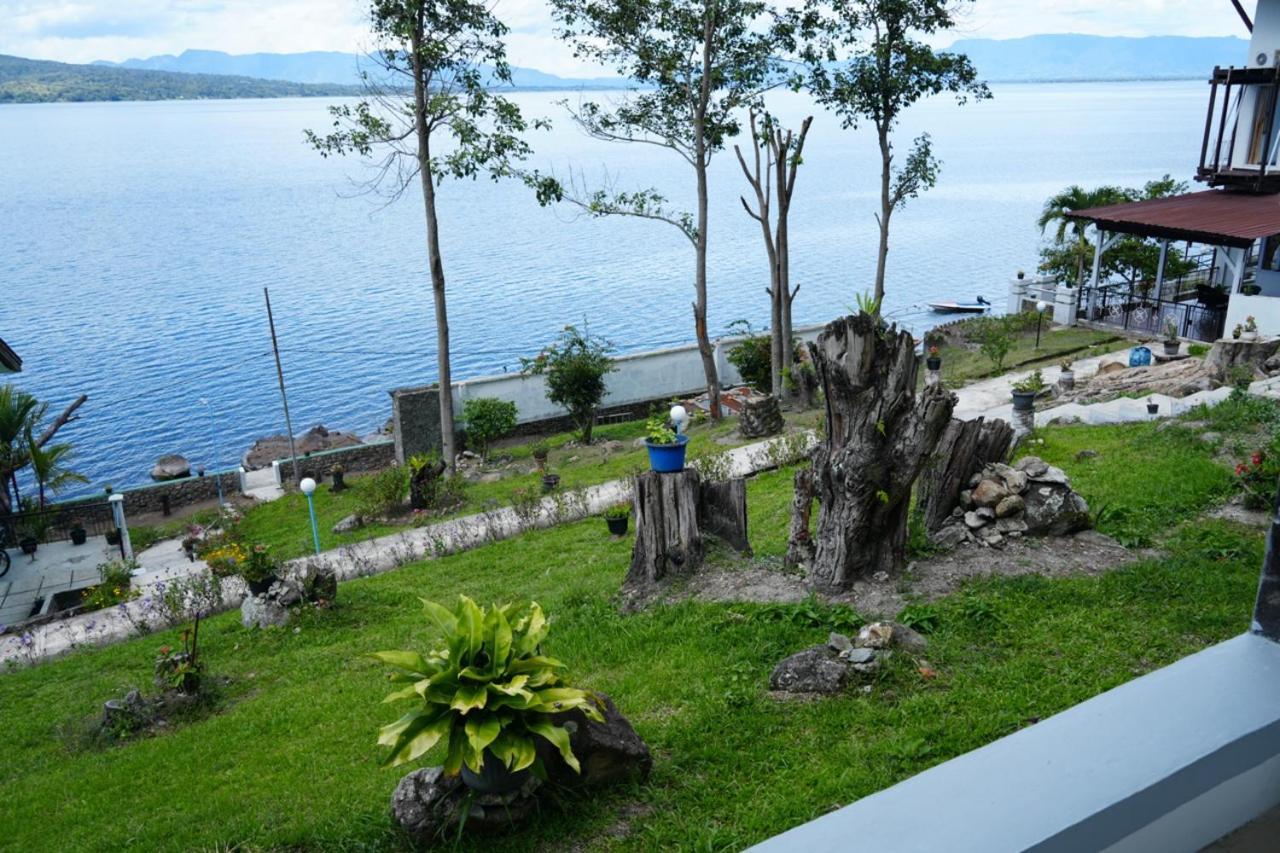 Tiara Bunga Hotel & Villa Balige Extérieur photo