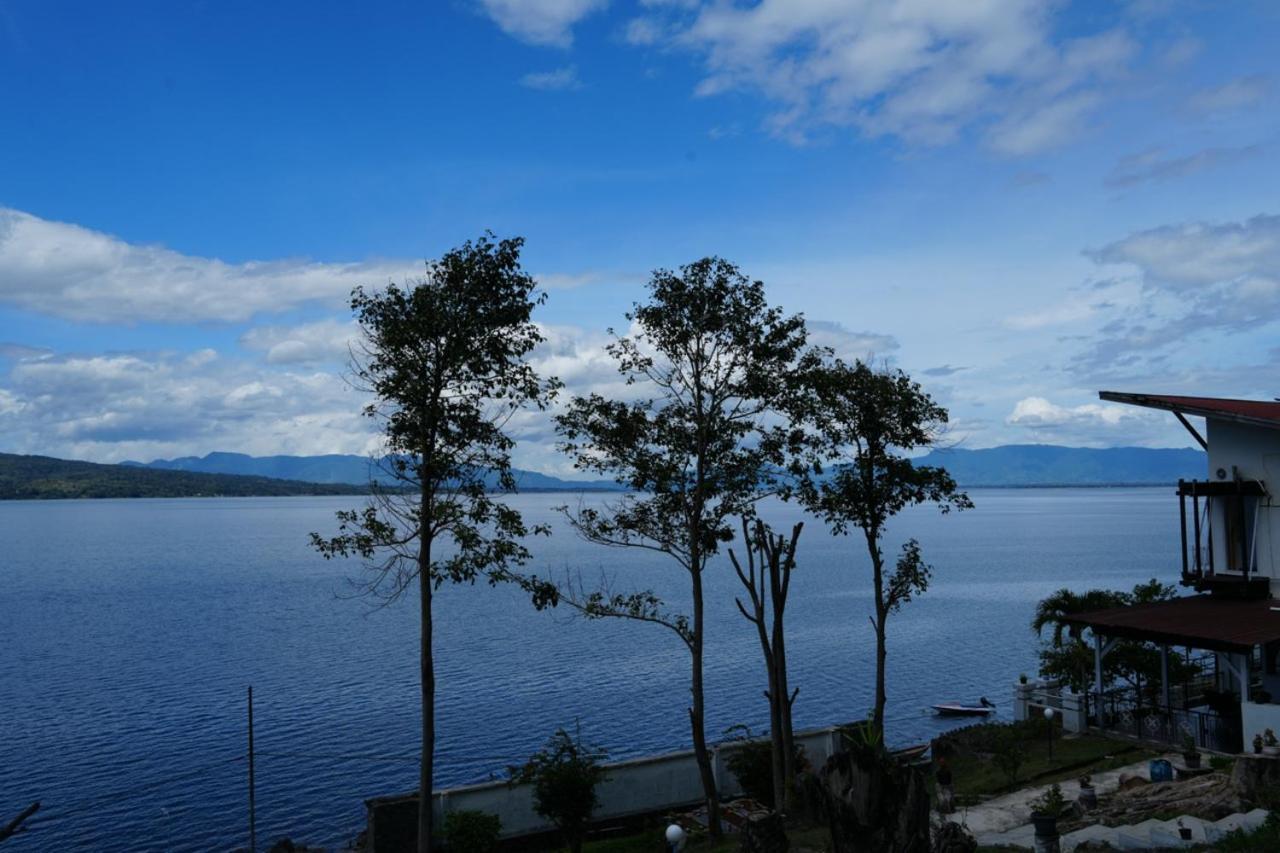 Tiara Bunga Hotel & Villa Balige Extérieur photo