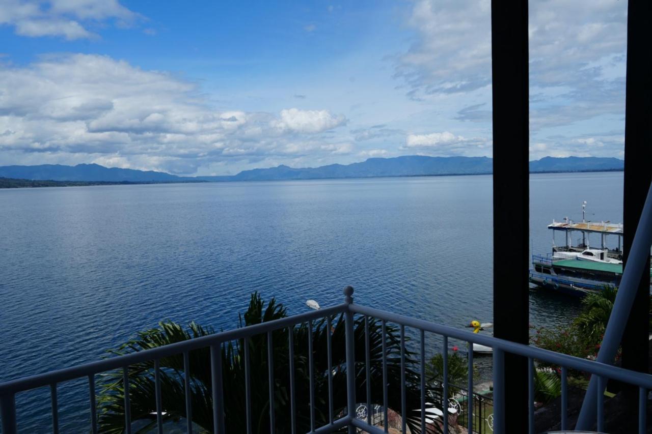 Tiara Bunga Hotel & Villa Balige Extérieur photo